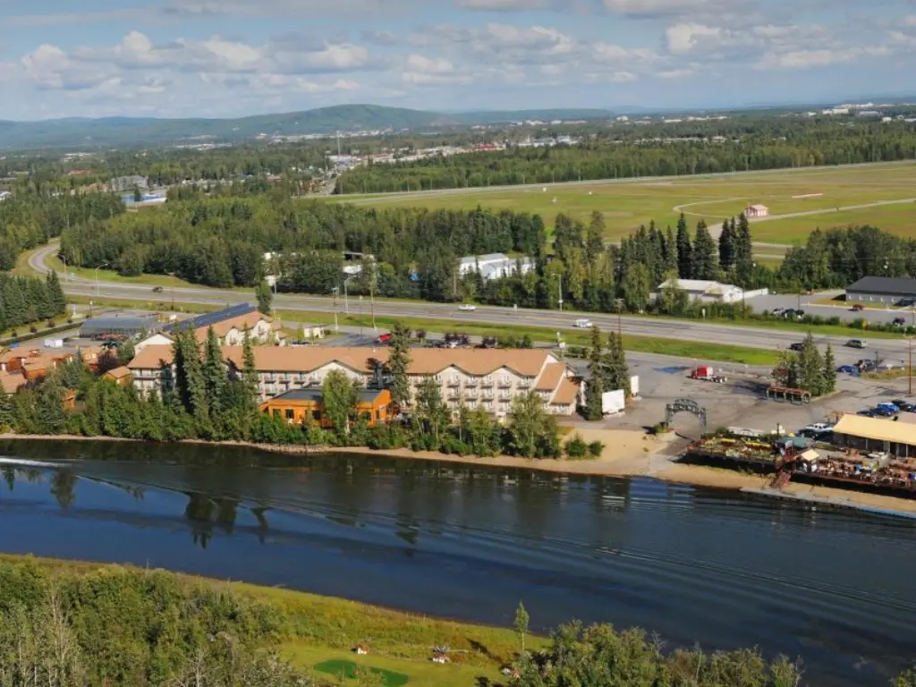 Dinner at Pikes Landing Team Alaska 2023